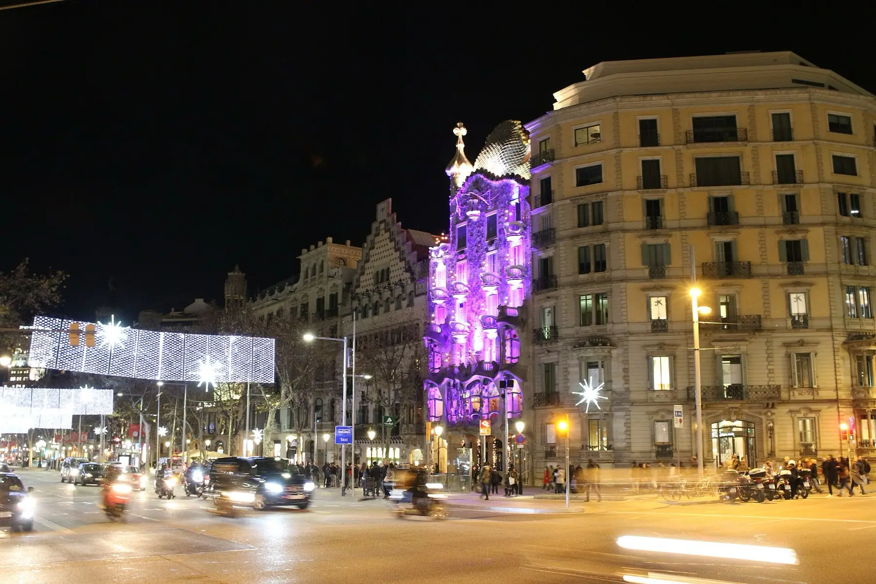Casa Batlló and Passeig de Gràcia at Christmas time