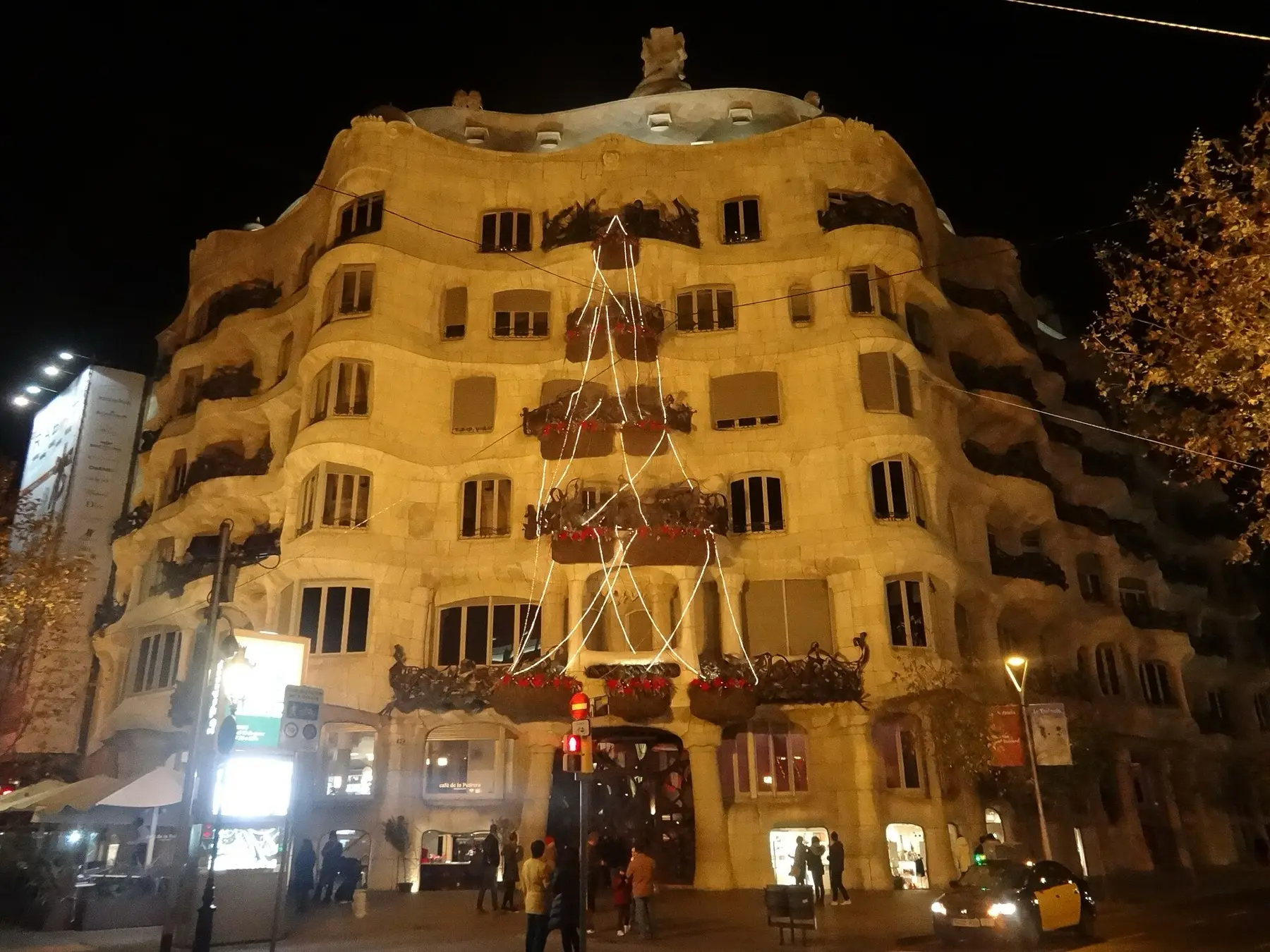 La Pedrera lit up at Christmas